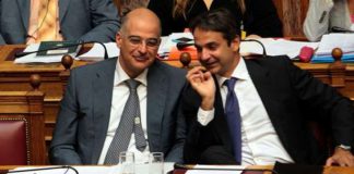 Συμφωνία των Πρεσπών και ΝΔ: «Επιζήμια» χωρίς καρέκλα, «αποθέωση» με καρέκλα