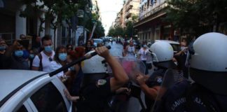 Τους…καταχειροκρότησαν – Ξύλο στους εργαζόμενους στα δημόσια νοσοκομεία